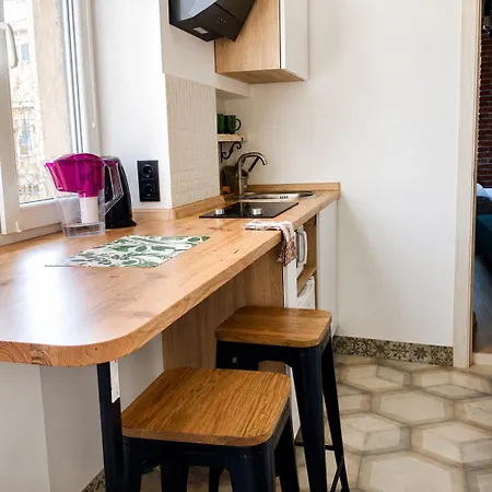 Romantic Apartments-in Center , 3 Min To Rynok Square